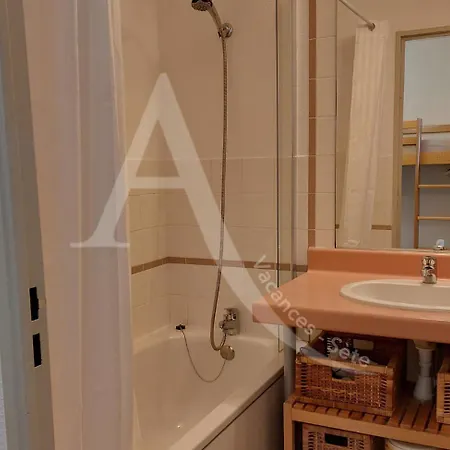 4 Personnes Vue Jardin Dans Avec Piscine * Sète