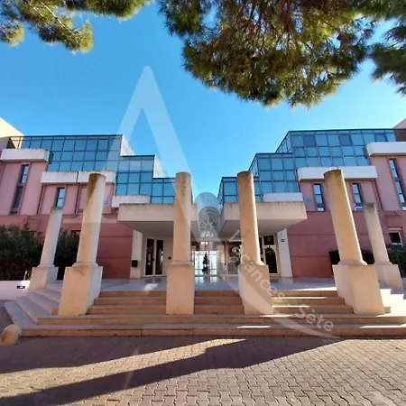 4 Personnes Vue Jardin Dans Avec Piscine * Sète